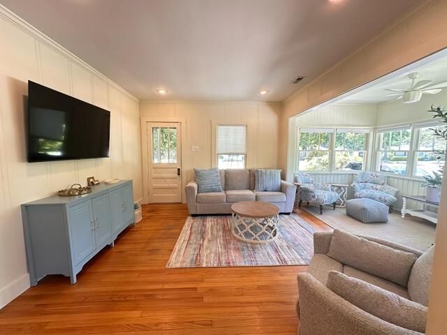 1150 Pleasant Pines Street Photo 4