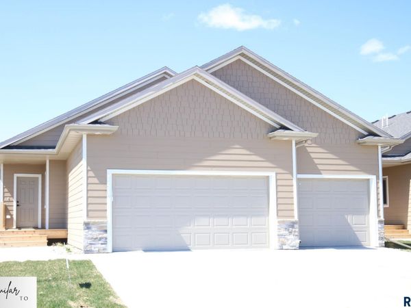 261 Lydia Ct, Harrisburg, SD 57032