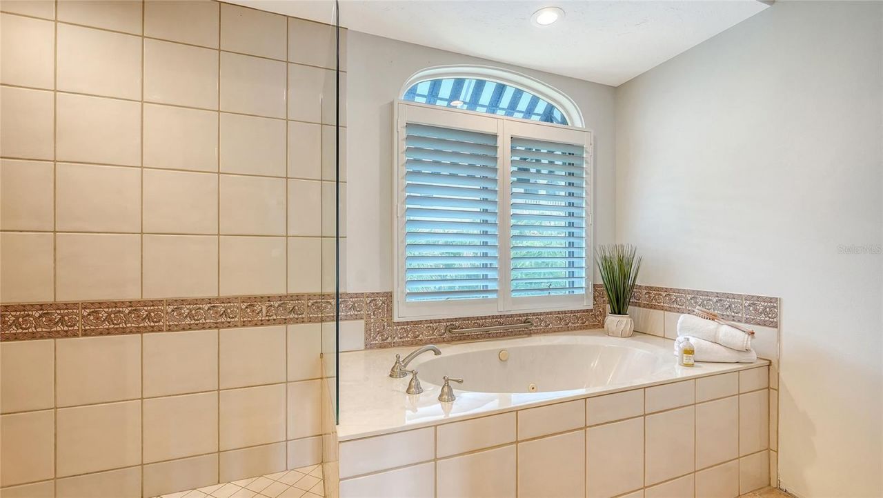 1023 Tocobaga Lane, Sarasota, FL 34236 Photo