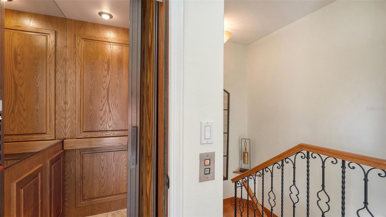 1023 Tocobaga Lane, Sarasota, FL 34236 Photo