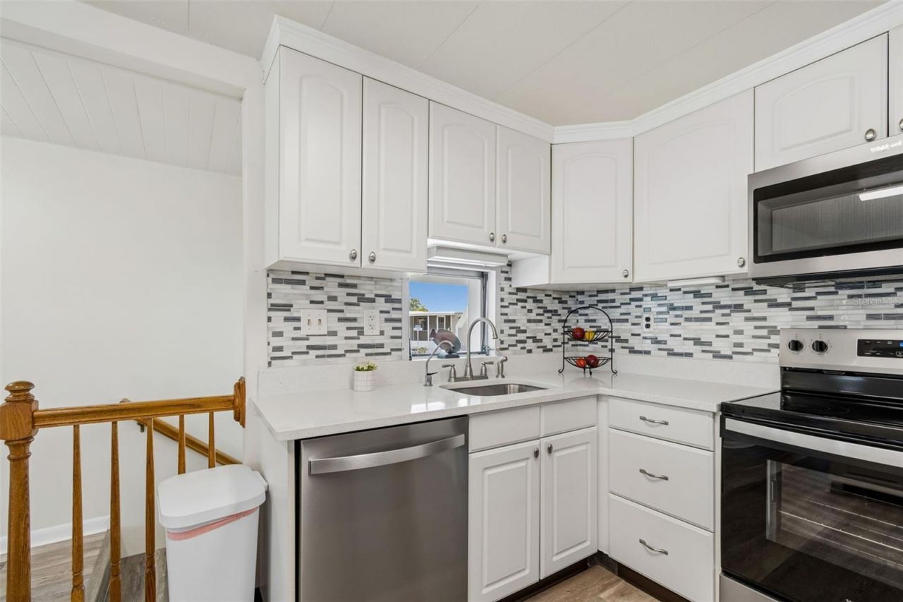 7186 Mount Arlington Drive Ne, Unit 421, Saint Petersburg, FL 33702 Photo