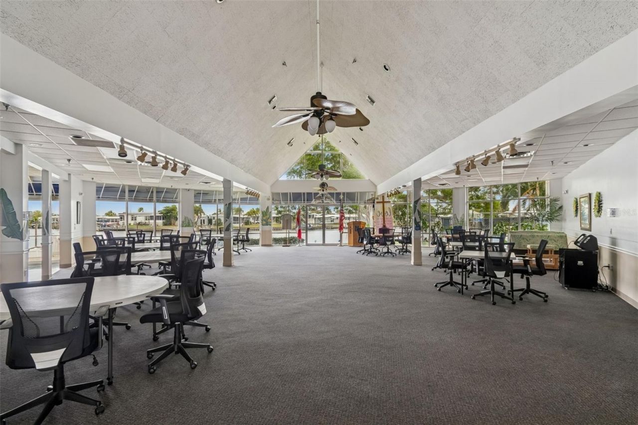 7186 Mount Arlington Drive Ne, Unit 421, Saint Petersburg, FL 33702 Photo