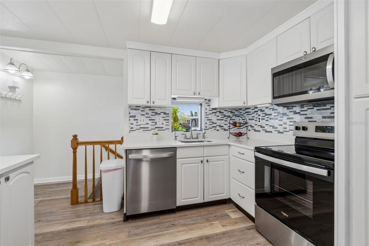 7186 Mount Arlington Drive Ne, Unit 421, Saint Petersburg, FL 33702 Photo