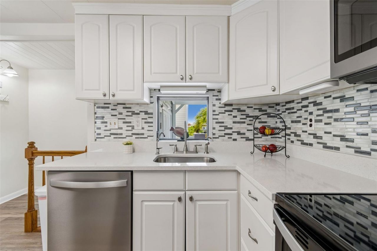7186 Mount Arlington Drive Ne, Unit 421, Saint Petersburg, FL 33702 Photo