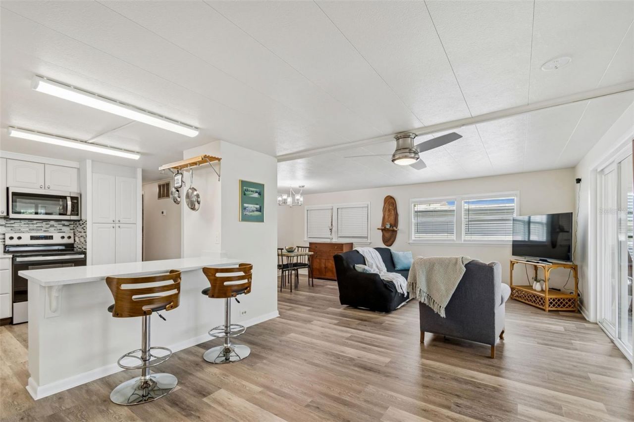 7186 Mount Arlington Drive Ne, Unit 421, Saint Petersburg, FL 33702 Photo