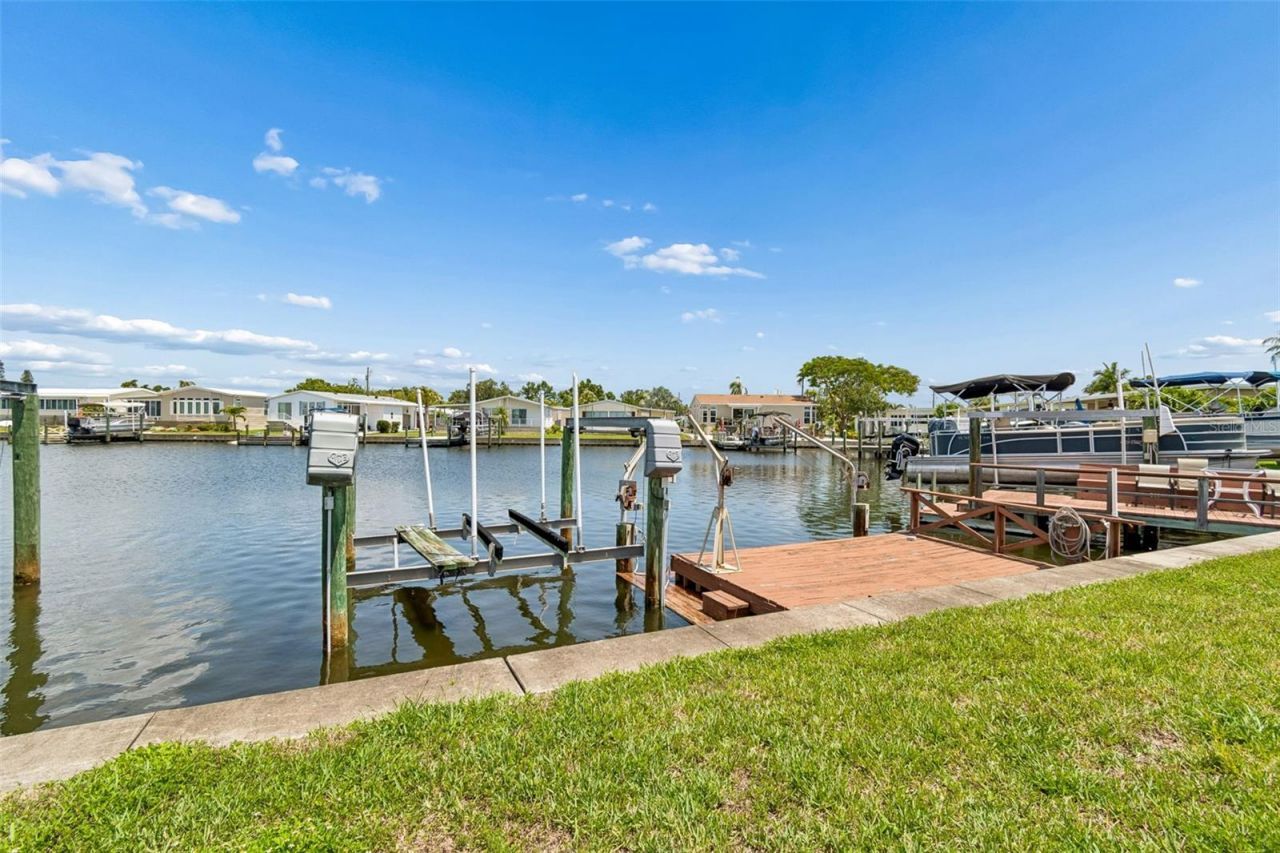 7186 Mount Arlington Drive Ne, Unit 421, Saint Petersburg, FL 33702 Photo