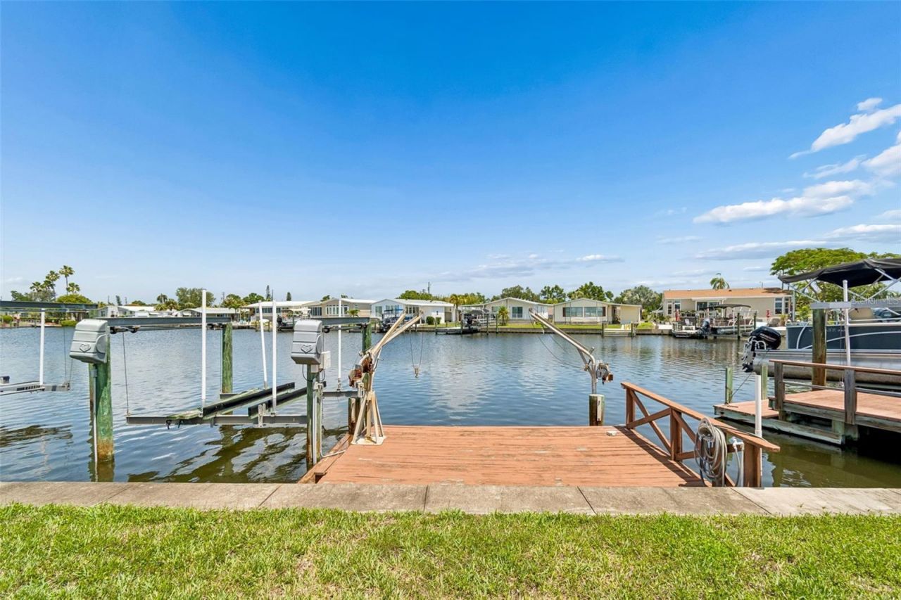 7186 Mount Arlington Drive Ne, Unit 421, Saint Petersburg, FL 33702 Photo