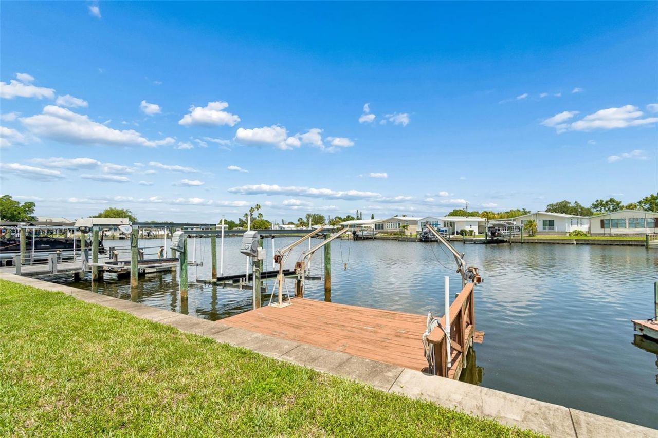 7186 Mount Arlington Drive Ne, Unit 421, Saint Petersburg, FL 33702 Photo