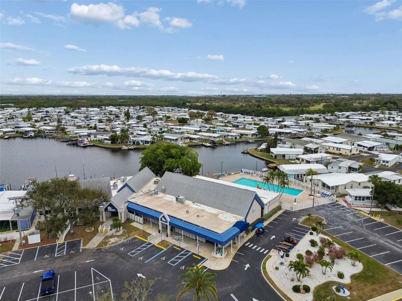7186 Mount Arlington Drive Ne, Unit 421, Saint Petersburg, FL 33702 Photo