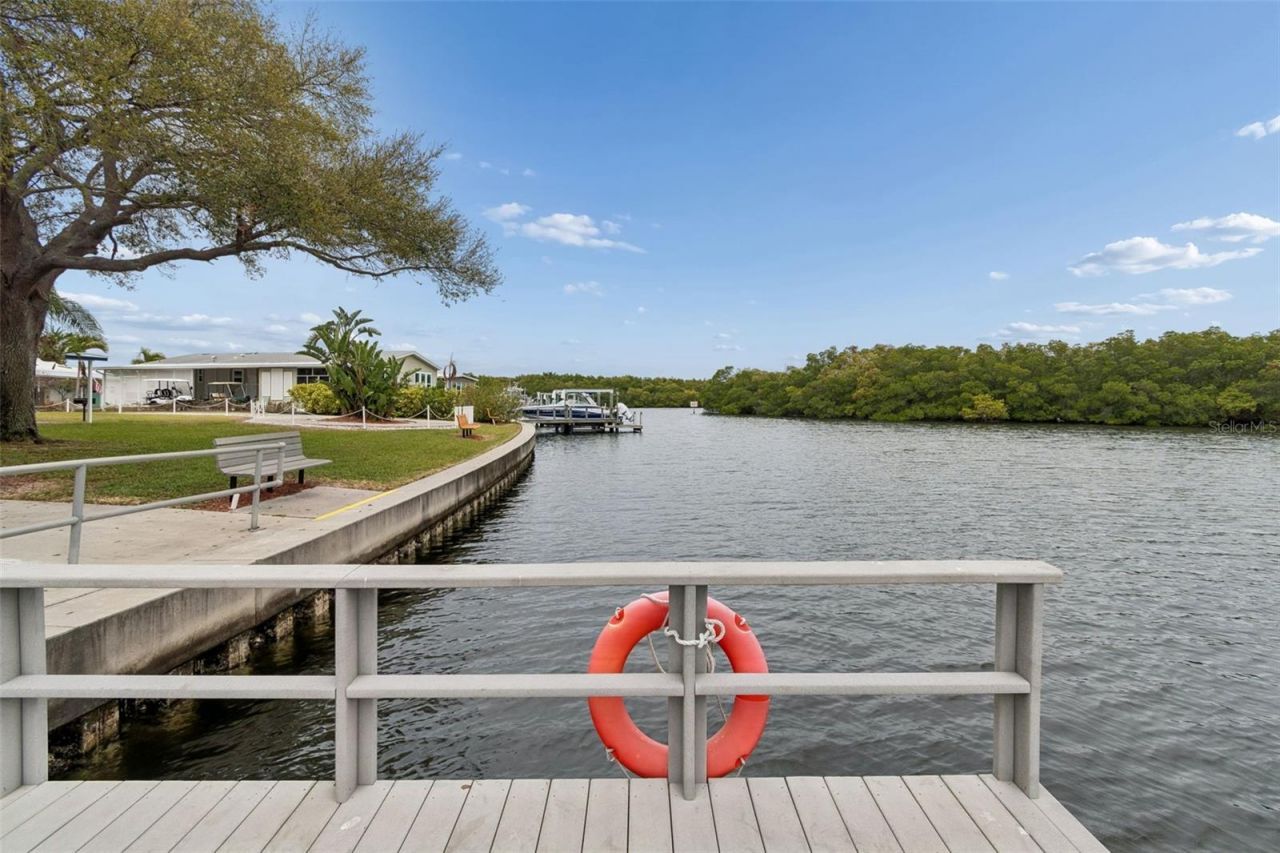 7186 Mount Arlington Drive Ne, Unit 421, Saint Petersburg, FL 33702 Photo