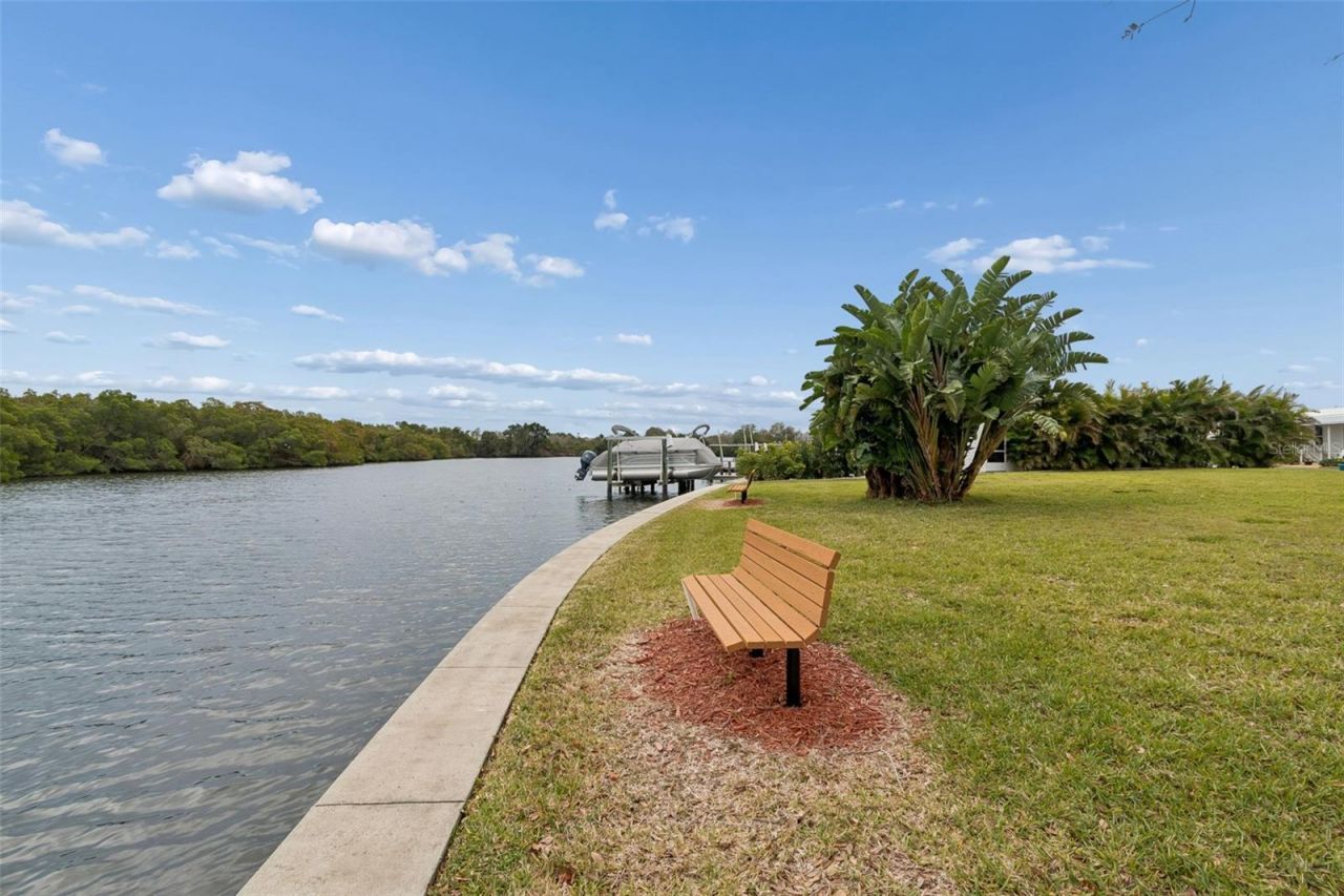 7186 Mount Arlington Drive Ne, Unit 421, Saint Petersburg, FL 33702 Photo