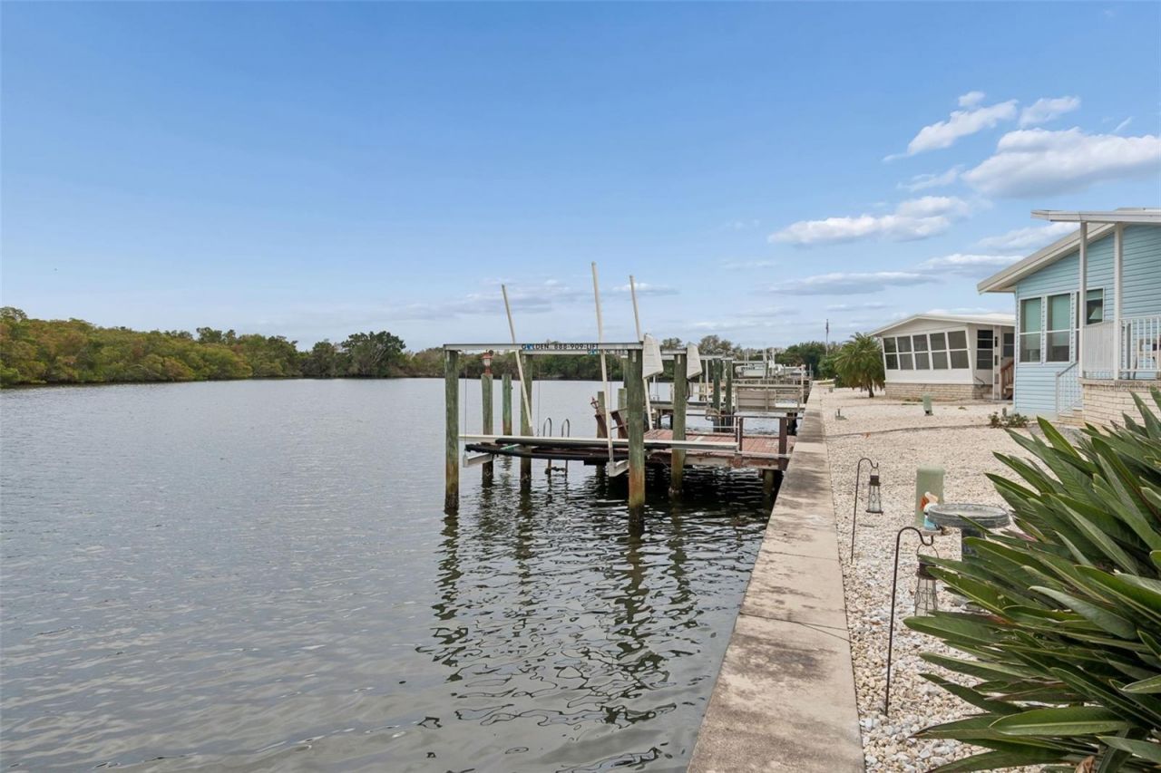 7186 Mount Arlington Drive Ne, Unit 421, Saint Petersburg, FL 33702 Photo