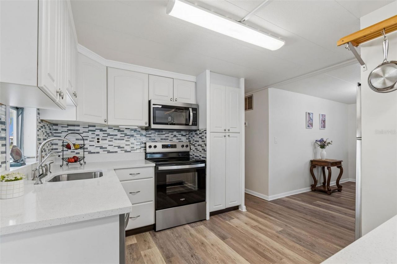7186 Mount Arlington Drive Ne, Unit 421, Saint Petersburg, FL 33702 Photo