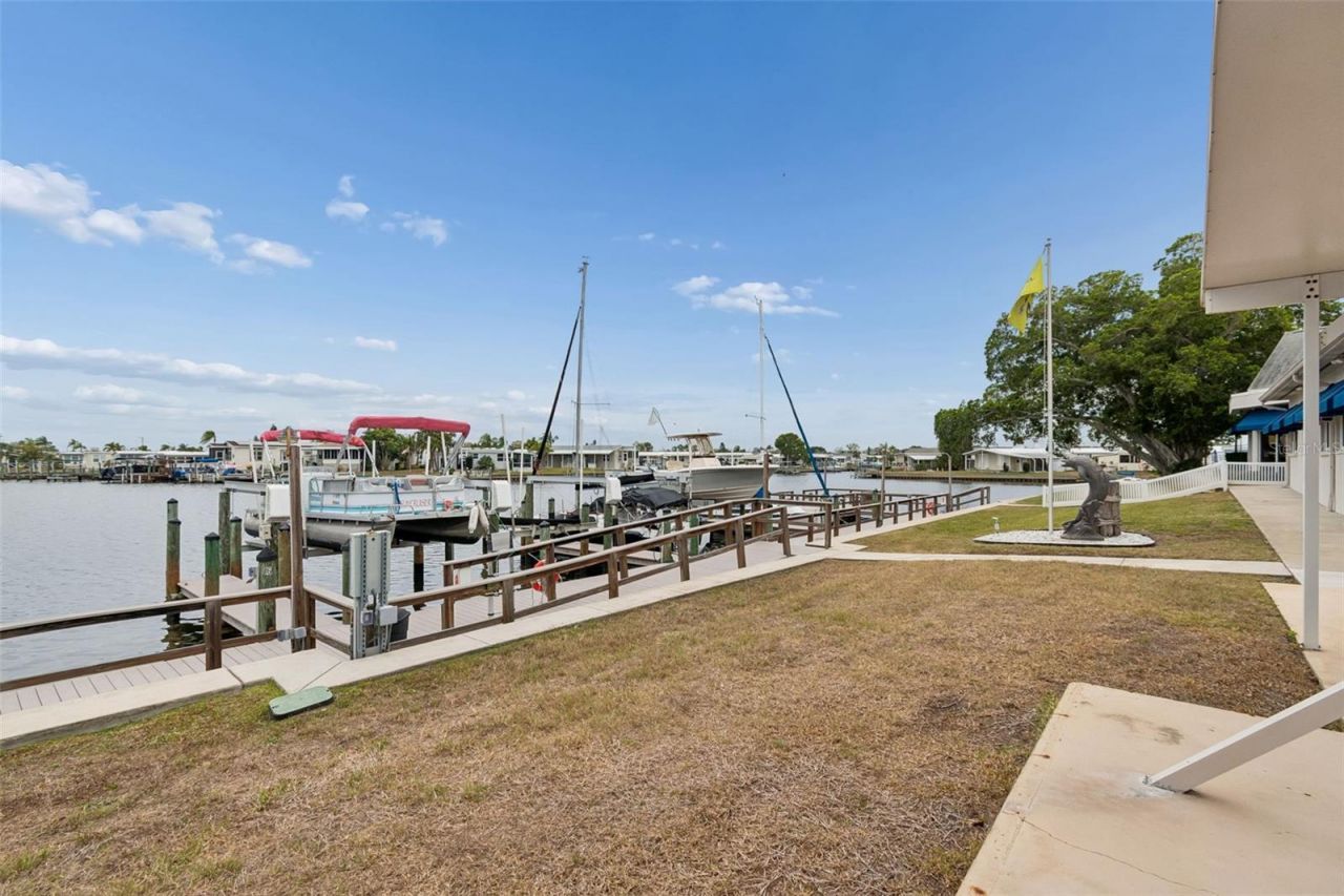 7186 Mount Arlington Drive Ne, Unit 421, Saint Petersburg, FL 33702 Photo