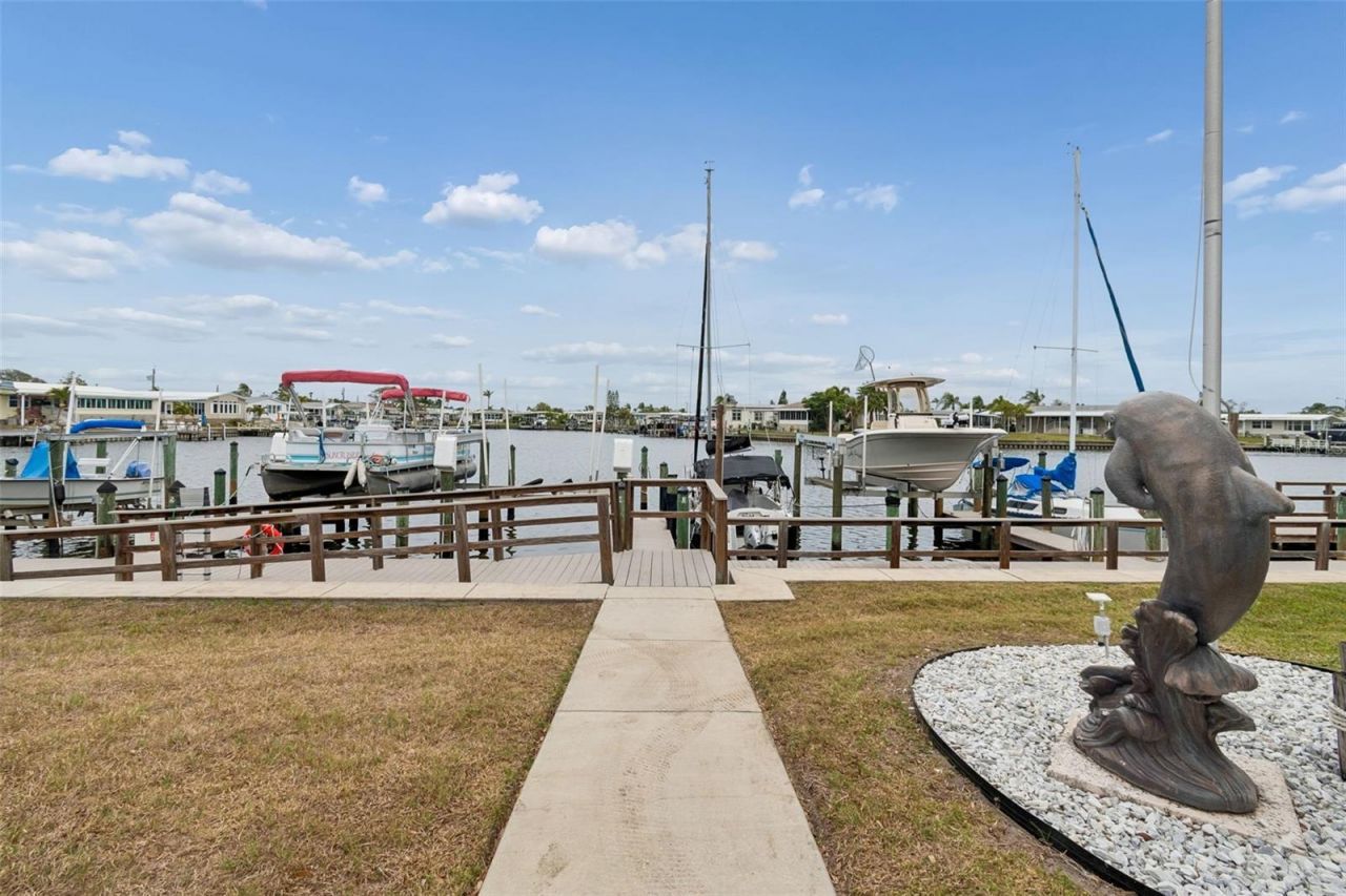 7186 Mount Arlington Drive Ne, Unit 421, Saint Petersburg, FL 33702 Photo
