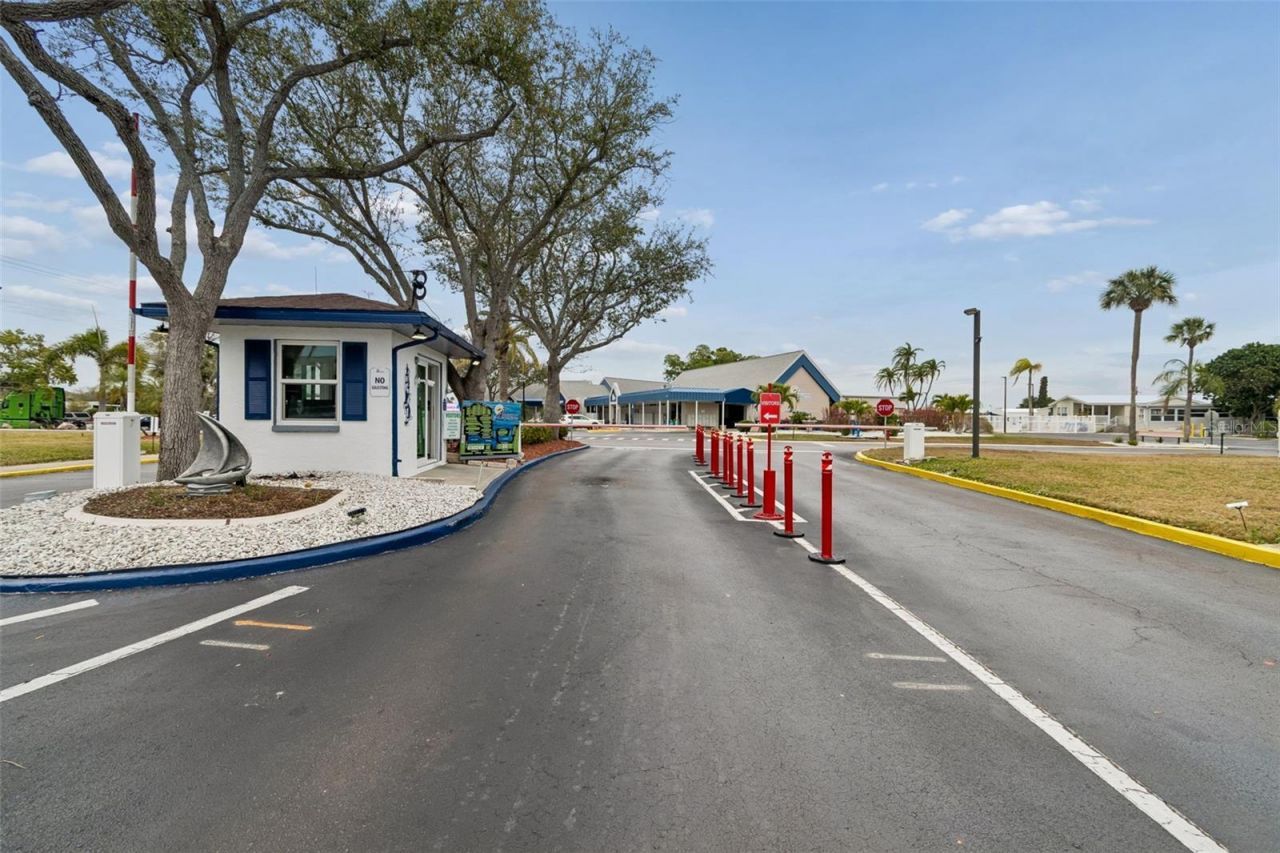 7186 Mount Arlington Drive Ne, Unit 421, Saint Petersburg, FL 33702 Photo