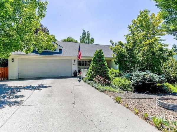 801 Conestoga Dr, Moscow, ID 83843