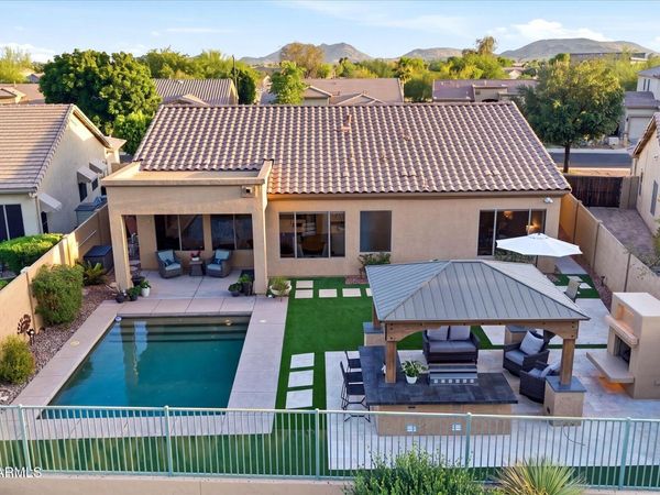 25627 N HACKBERRY Drive, Phoenix, AZ 85083