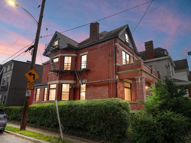 2412 Fairview Avenue, Cincinnati, OH 45219 Photo 3