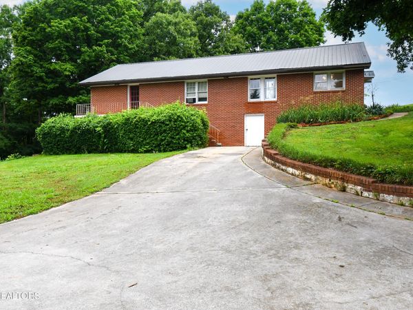 185 Trigonia Rd, Greenback, TN 37742