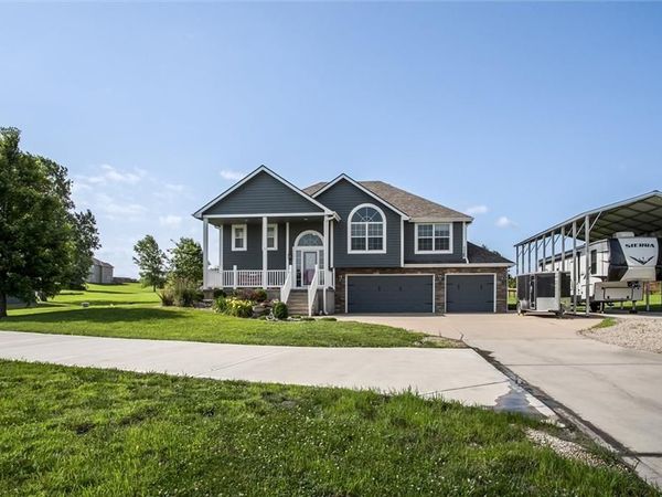 16963 Auburn Court, Bonner Springs, KS 66012