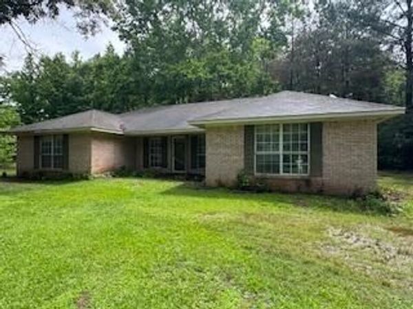 1724 Longview-Adaton S, Starkville, MS 39759
