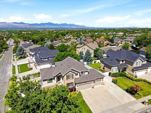 11566 S SUNBURN LN E, Sandy, UT 84094