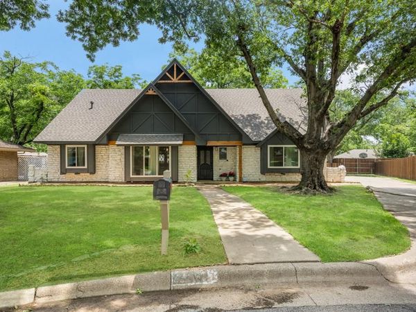 2911 Kircaldy Court, Arlington, TX 76015