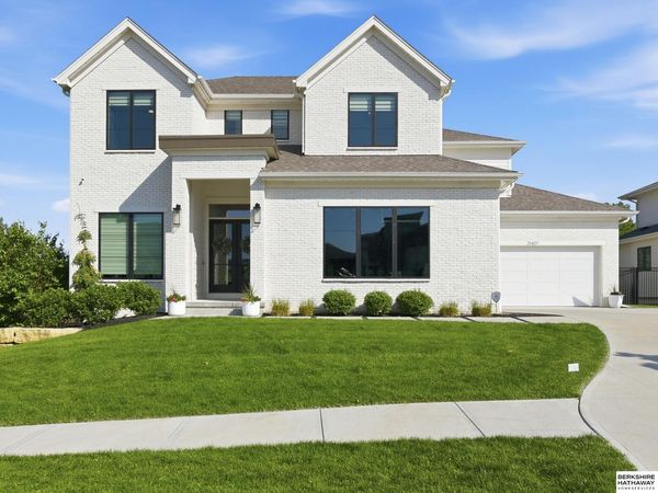 21407 B Street , Omaha, NE 68022