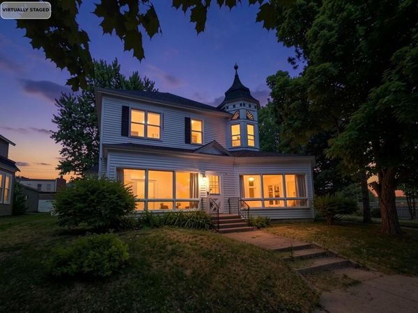 9 4th Avenue, Shell Lake, WI 54871