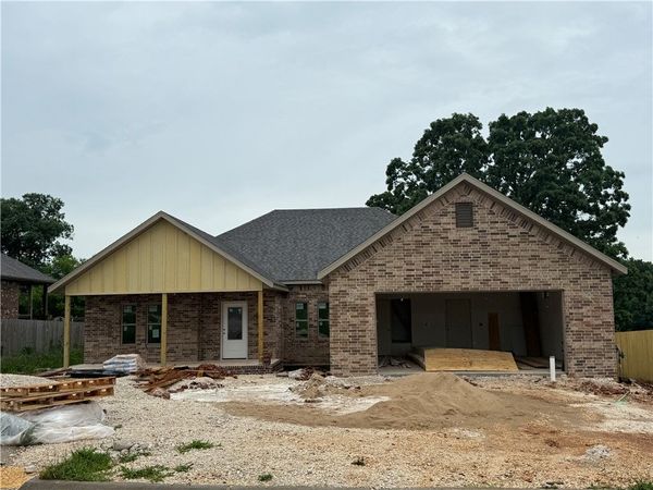 145 W Pitts Street, Farmington, AR 72730