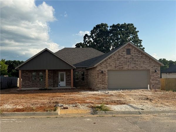 145 W Pitts Street, Farmington, AR 72730