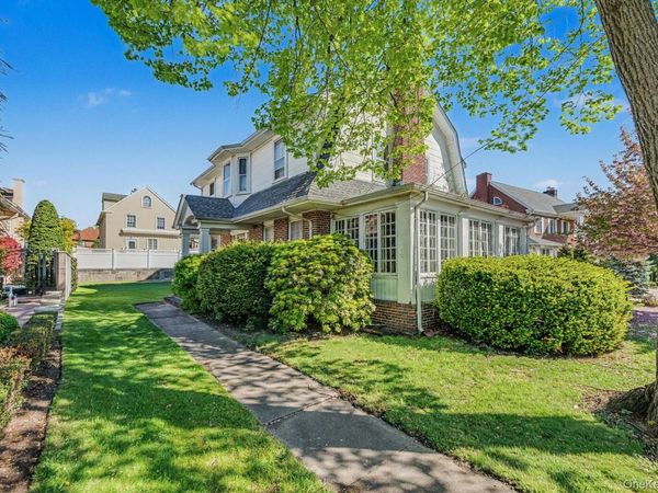 27 Center Drive, Whitestone, NY 11357