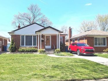 8443 RIVERDALE Street, Dearborn Heights, MI 48127