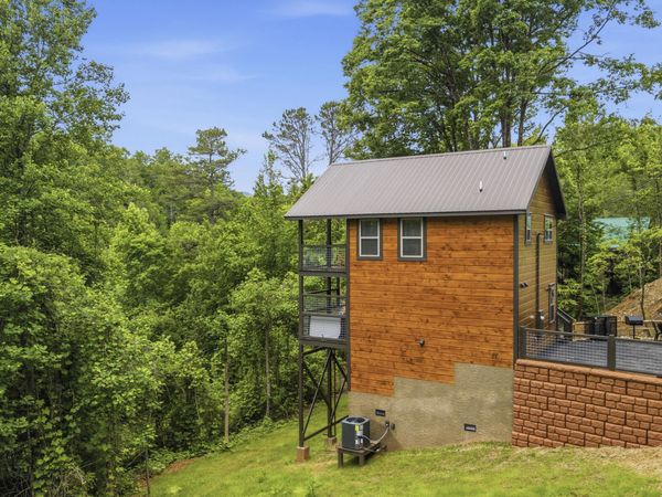 1642 Lake Drive, Gatlinburg, TN 37738