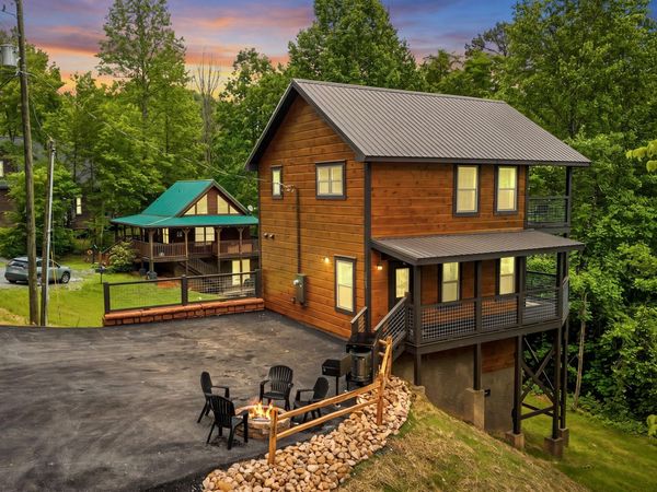 1642 Lake Drive, Gatlinburg, TN 37738