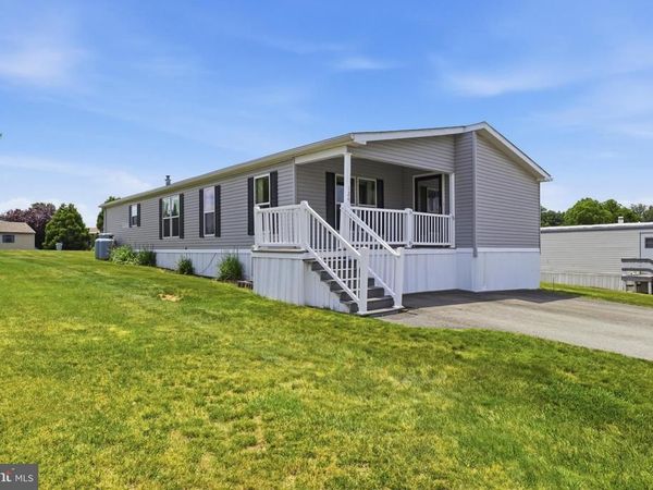124 LISA CIRCLE, YORK, PA 17406