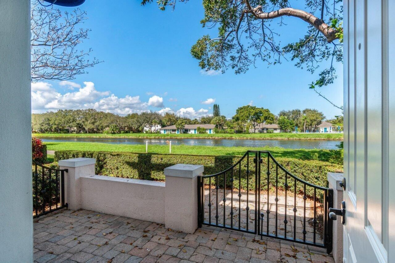 8343 NW 8th Terrace, Boca Raton, FL 33487 Photo