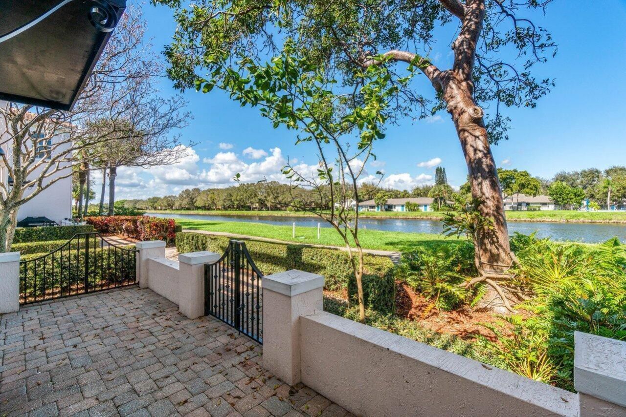 8343 NW 8th Terrace, Boca Raton, FL 33487 Photo