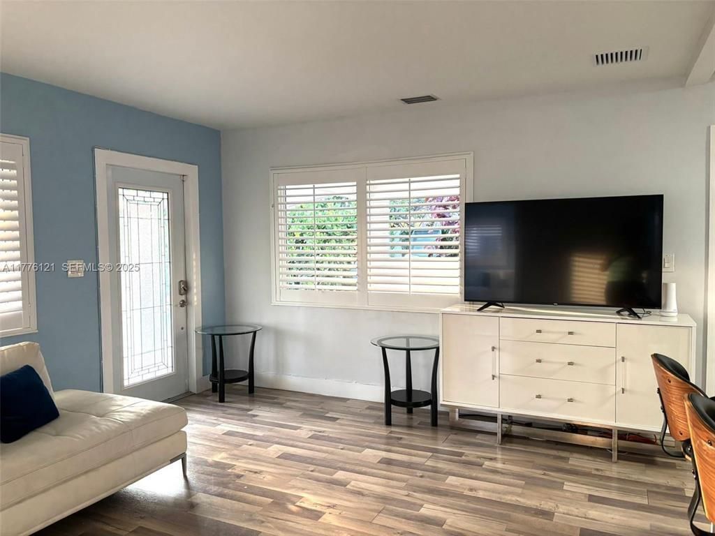 4580 NE 3rd Avenue, Oakland Park, FL 33334 Photo