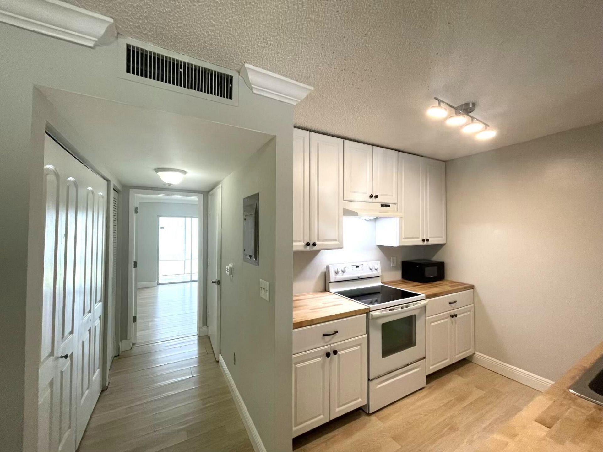 1811 Meadows Circle W, Boynton Beach, FL 33436 Photo