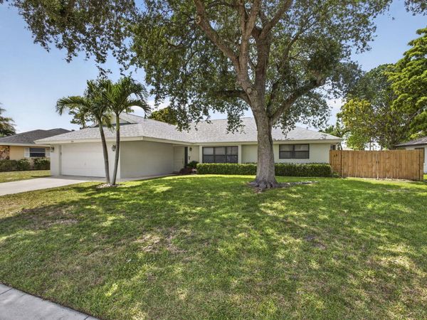 559 Azure Avenue, Wellington, FL 33414