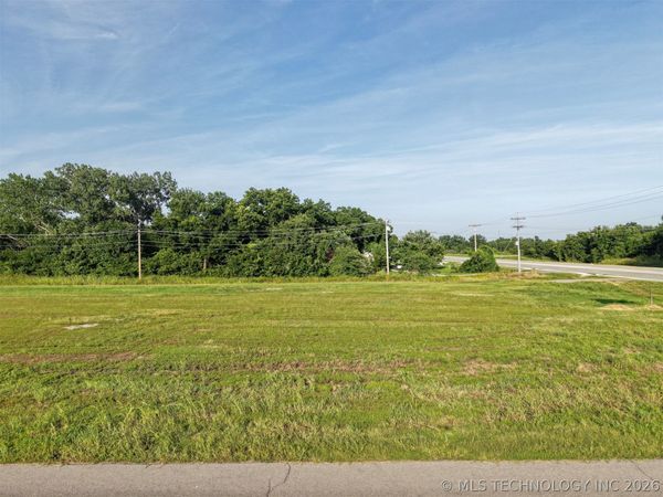 3 Phillips Street , Skiatook, OK 74070