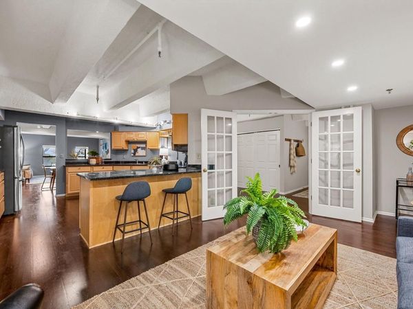 270 E Highland AVENUE, Unit 111, Milwaukee, WI 53202
