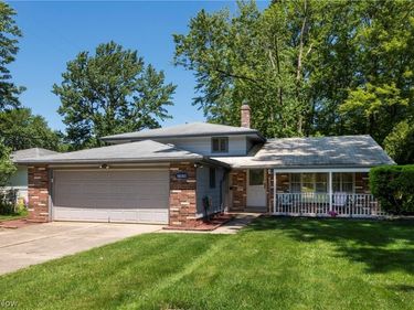 23630 Carriage Lane, North Olmsted, OH 44070