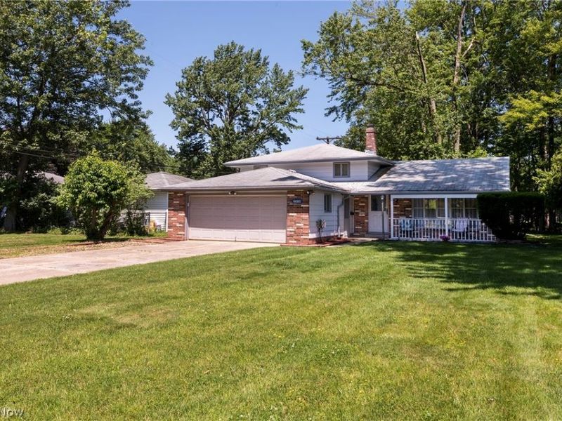 23630 Carriage Lane, North Olmsted, OH 44070 Photo 2