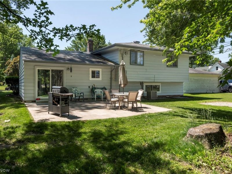 23630 Carriage Lane, North Olmsted, OH 44070 Photo 8