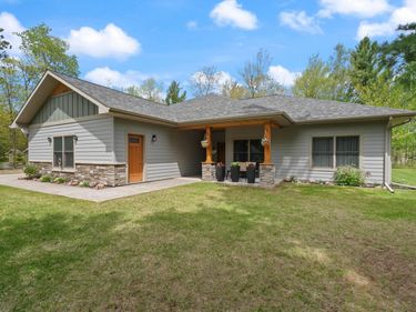 1105 W Taylor Avenue, Cloquet, MN 55720