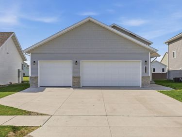 6722 70th Avenue S, Horace, ND 58047