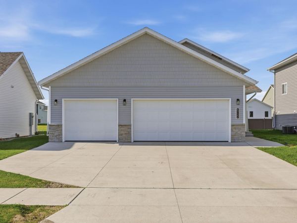 6722 70th Avenue S, Horace, ND 58047